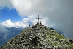 Gipfelkreuz in den Alpen