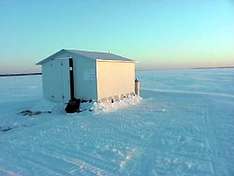 Hütte zum Eisangeln