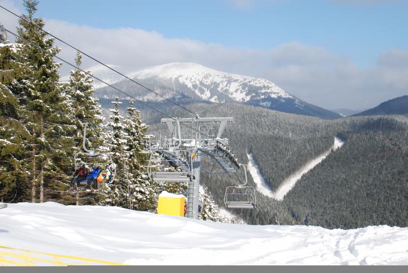 Skigebiet mit Sessellift
