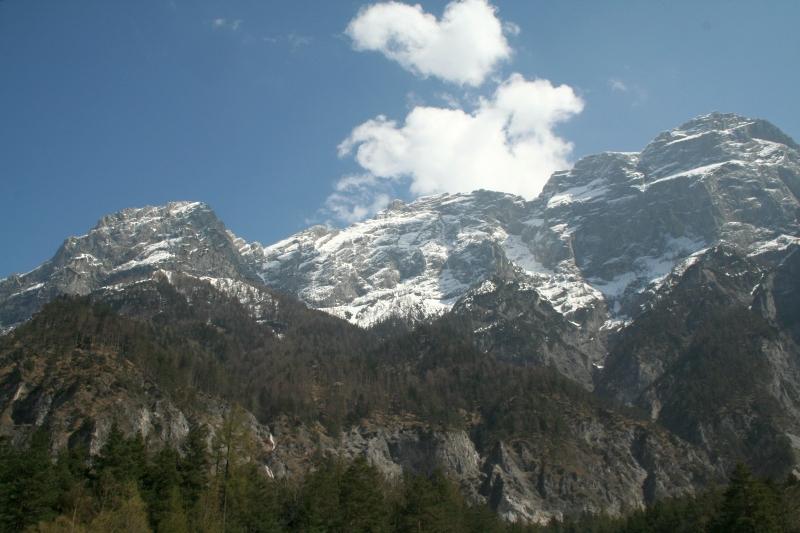 Verschneite Berglandschaft in den Alpen Verschneite Berglandschaft in den Alpen