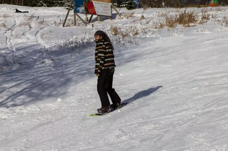 Snowboarder mit Snowboardhose