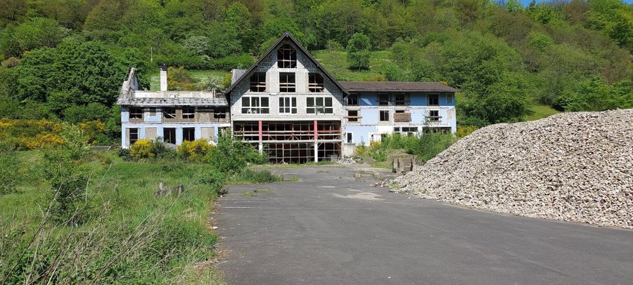 File:Ehemaliges Hotel Eifelgold Rooding in Erkensruhr (Simmerath) 36.jpg