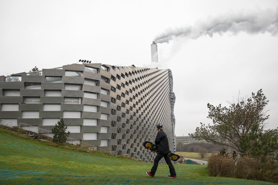 CopenHill: künstliche Skipiste auf der Amager Bakke in Kopenhagen