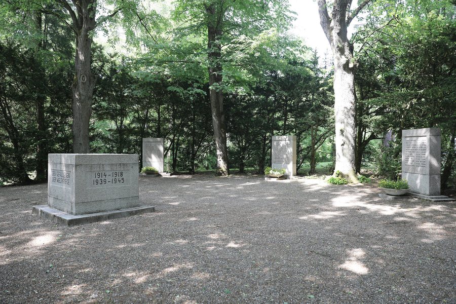 File:Oeslau-Kriegerdenkmal.jpg