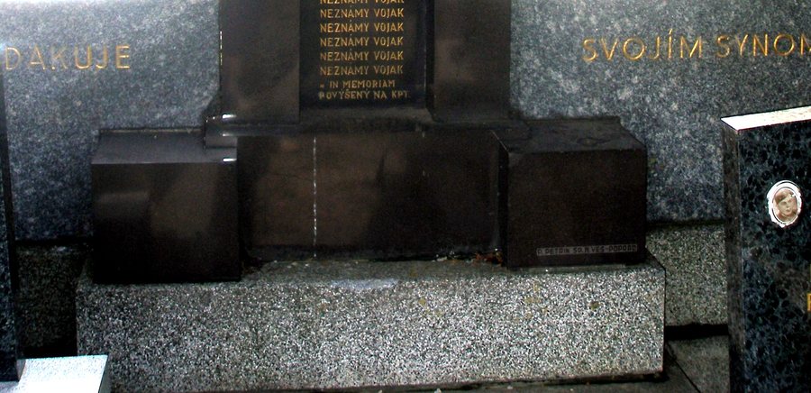 File:War memorial (Gerlachov) Slovakia.jpg