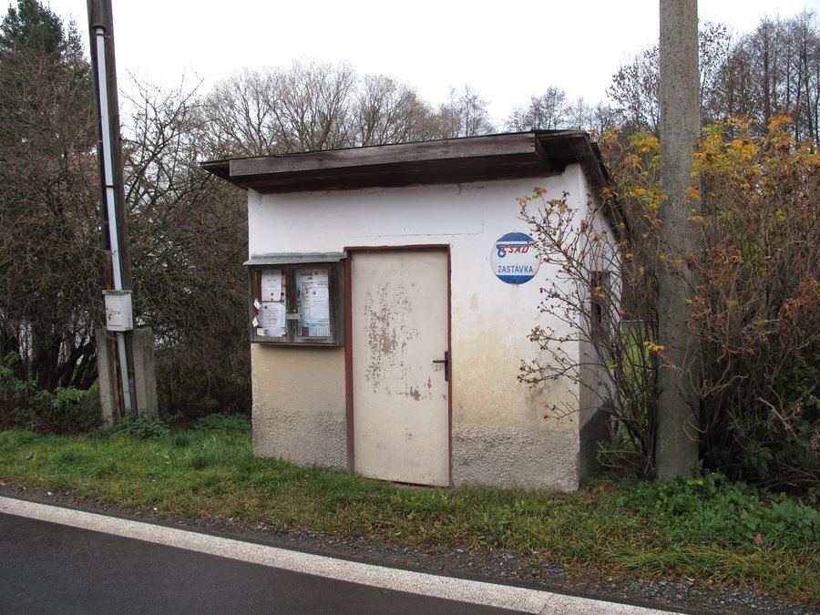 File:Ostrý (Jistebnice), zastávka.jpg