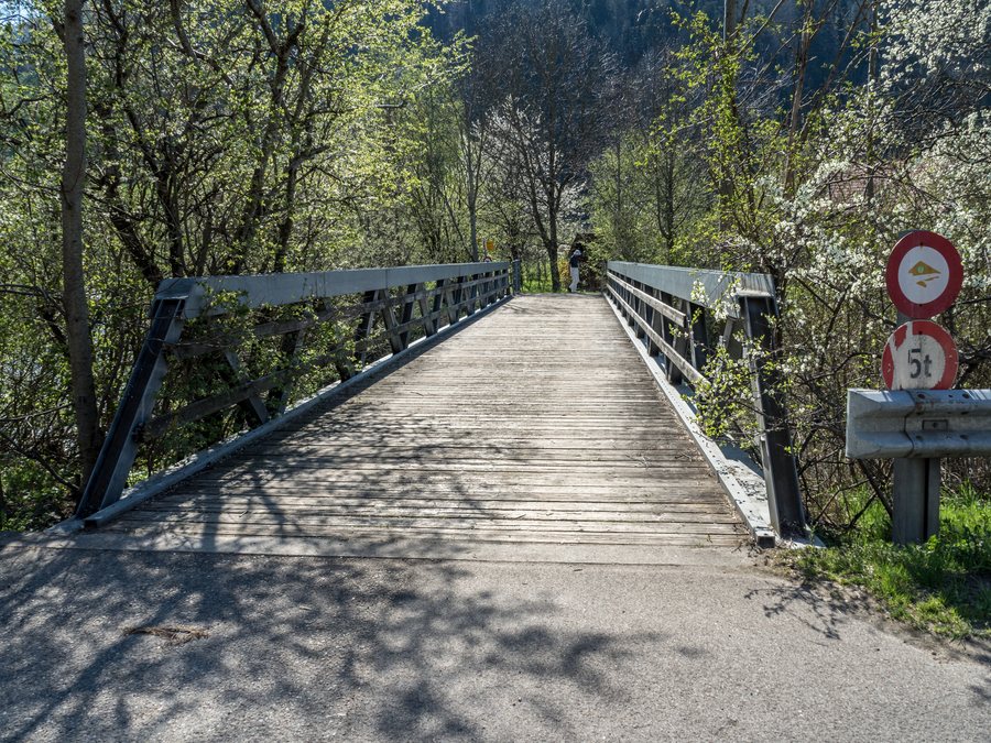 File:Adelbach Brücke über den Necker, Oberhelfenschwil SG 20190420-jag9889.jpg