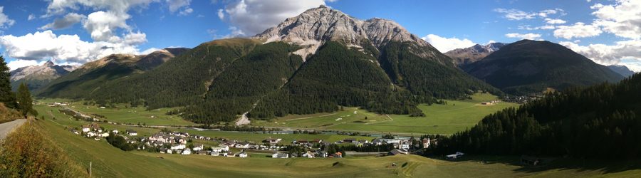 Panorama von Madulain im Oberengadin im Kanton Graubünden