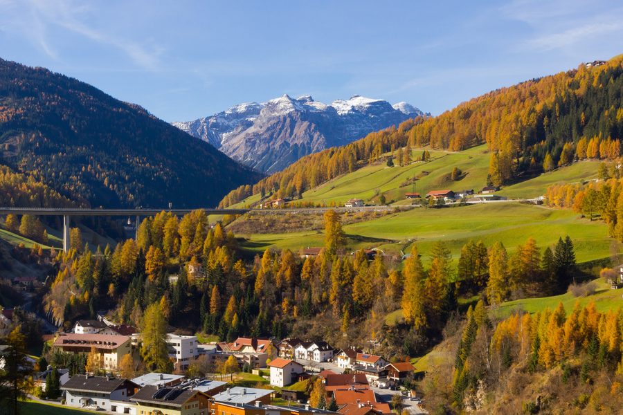 Blick vom Bahnhof über Gries am Brenner