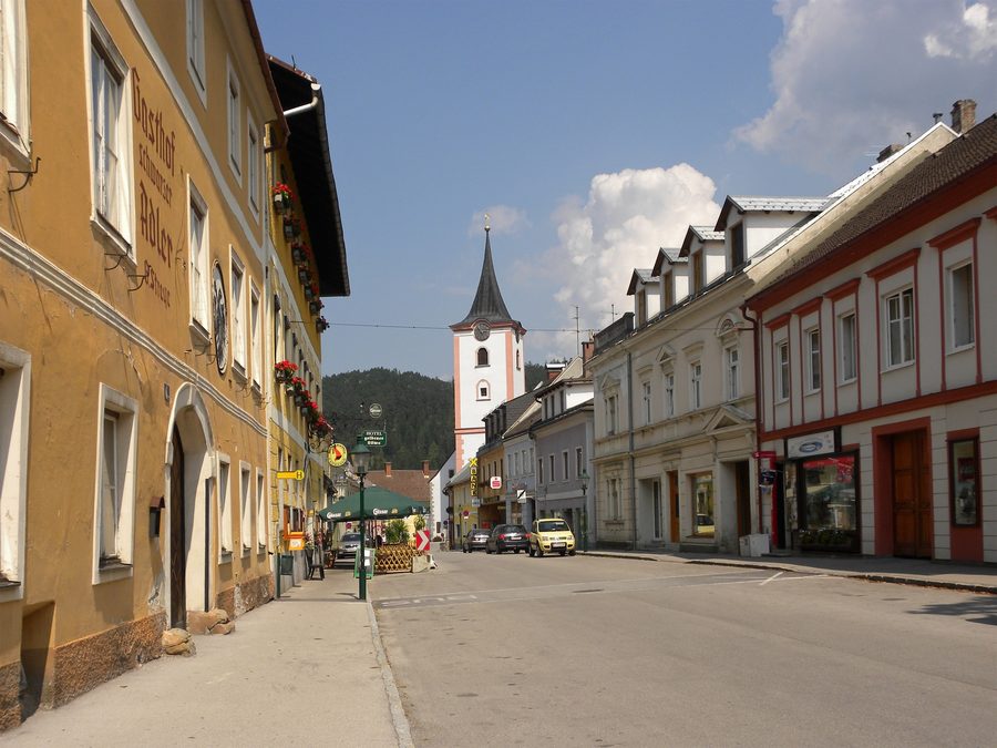 Türnitz mit Blick auf die katholische Pfarrkirche hl. Martin