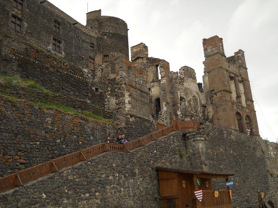 File:Murol chateau 13.JPG