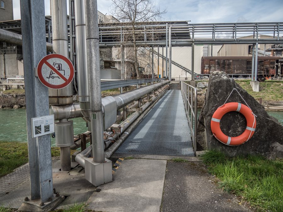 File:ARA-Brücke über den Reusskanal, Perlen LU 20230317-jag9889.jpg