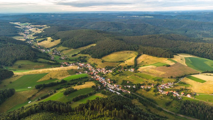Unter-Sensbach und Ober-Sensbach im Sensbachtal, gesehen vom Schnuppenberg