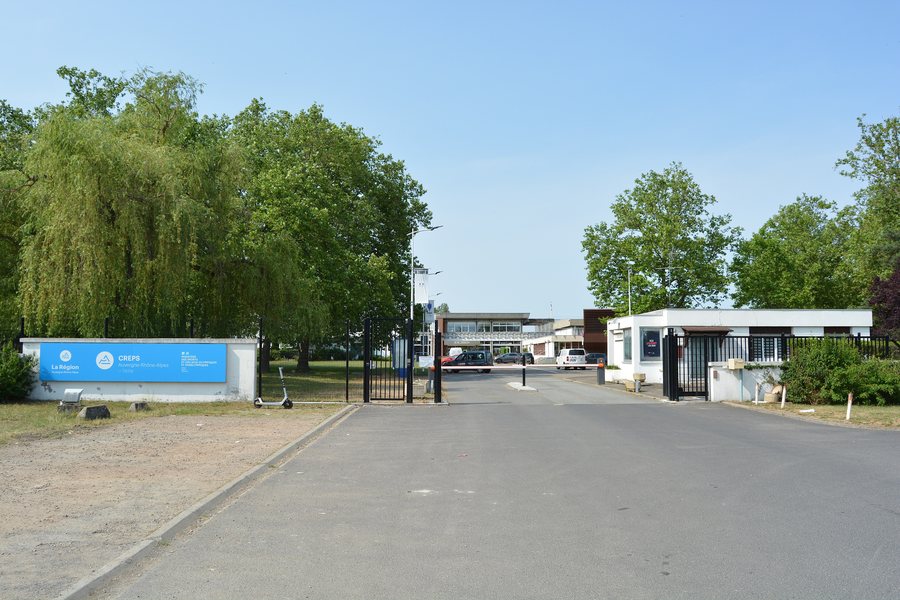 File:Entrée du CREPS Auvergne-Rhône-Alpes — Vichy (Bellerive-sur-Allier) 2023-06-17.JPG