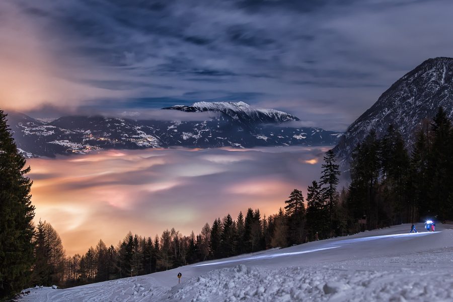 Winterliche Berglandschaft mit Nebelmeer im Bereich Hochstein bei Lienz