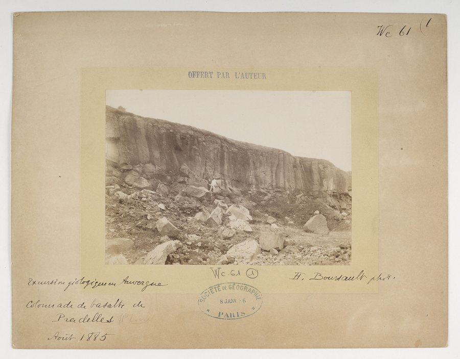 File:23 phot. prises par H. Boursault lors d'une excursion géologique en Auvergne en août 1885- Pradelles (Haute-Loire), région du Puy-de-Dôme, puis Pas-de-Calais et ardoisière à Trélazé... - btv1b85287868 (01 of 46).jpg