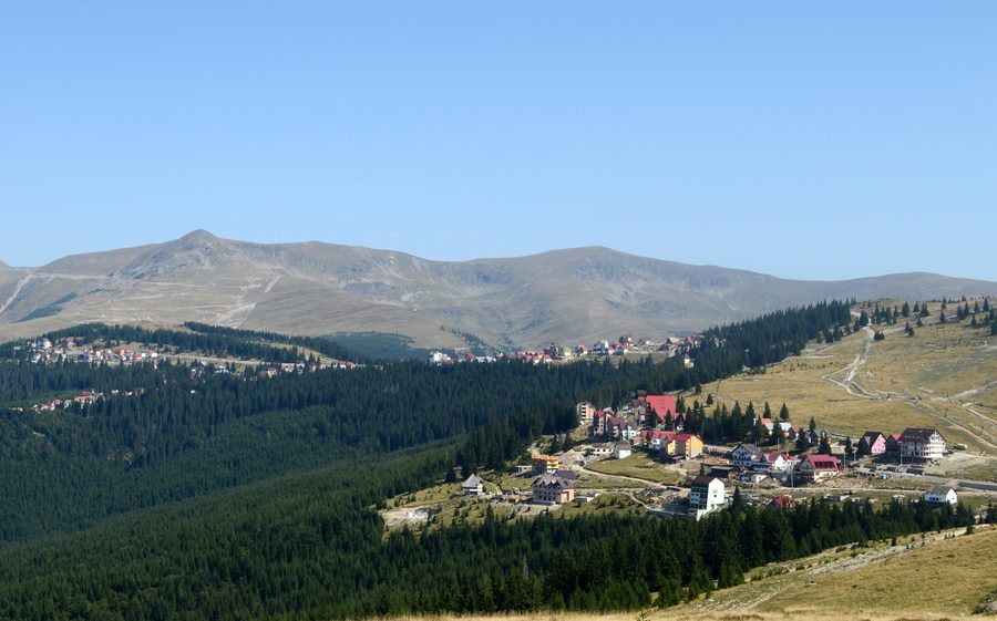 Blick auf den Wintersportort Rânca von der DN67C, der Transalpina, im Kreis Gorj