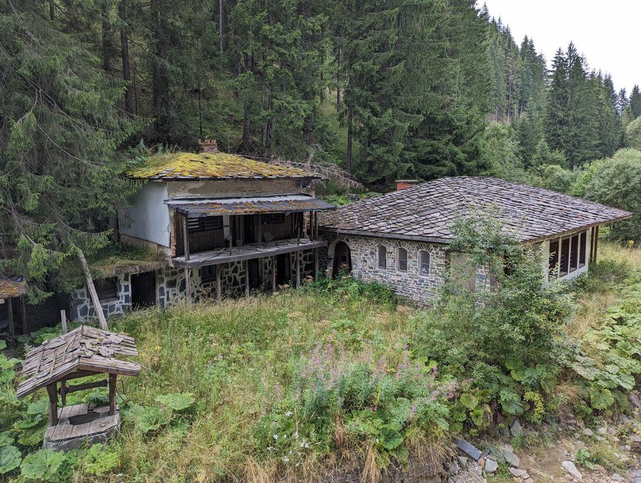 File:Abandoned restaurant 
