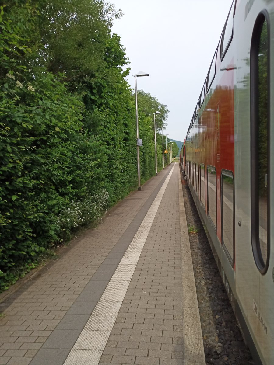 File:Lahntal Total 2022, Sonderzug in Caldern.jpg