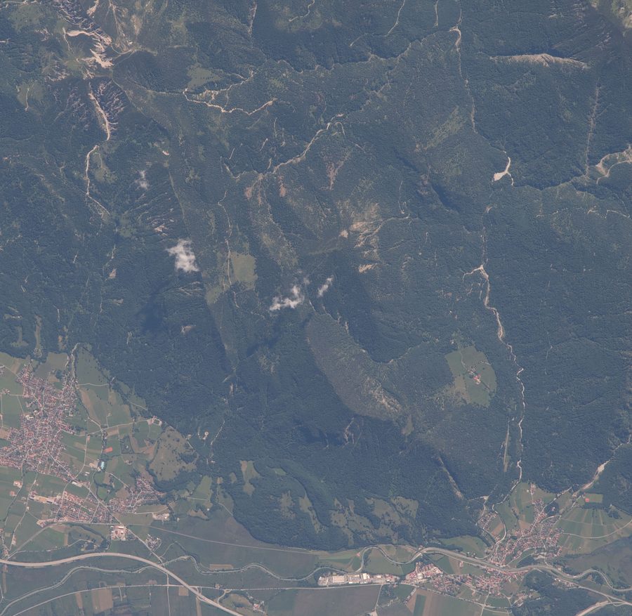 Luftaufnahme des Heimgarten und der Berglandschaft bei Ohlstadt