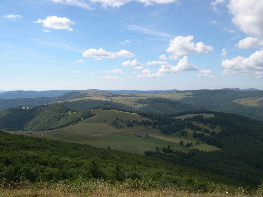 Le Markstein und der Breitfirst im Vogesenmassiv, gesehen vom Storkenkopf