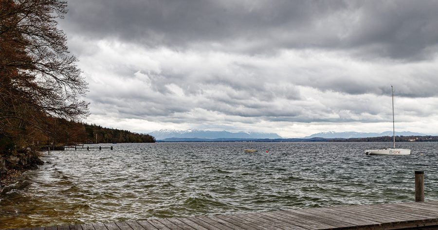 Graue Wolken über dem Starnberger See