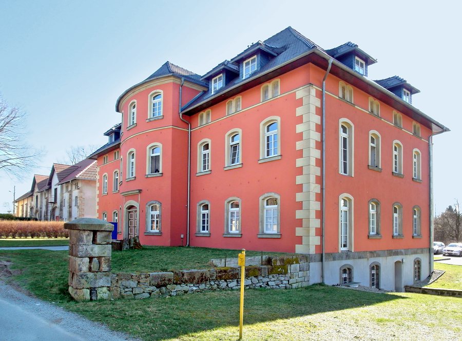File:20170327400DR Spitzkunnersdorf (Leutersdorf) Herrenhaus.jpg