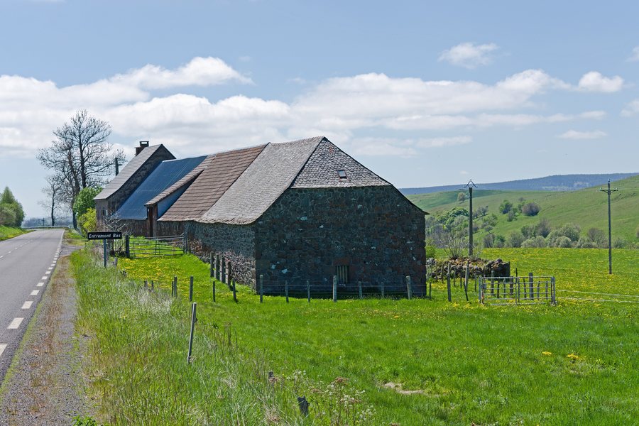 File:Murat Entremont Bas Farmhouse.jpg