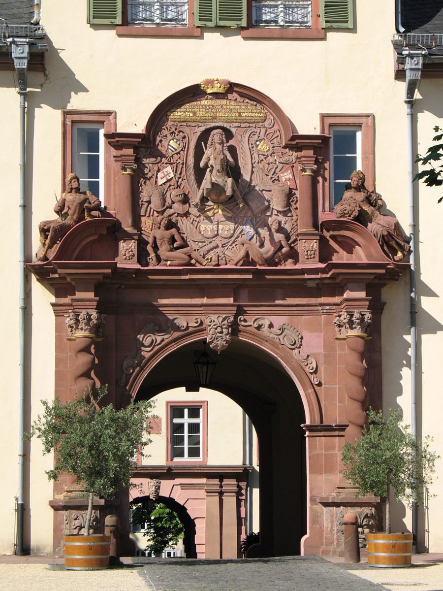Oberes Tor im Innenhof von Schloss Bad Homburg