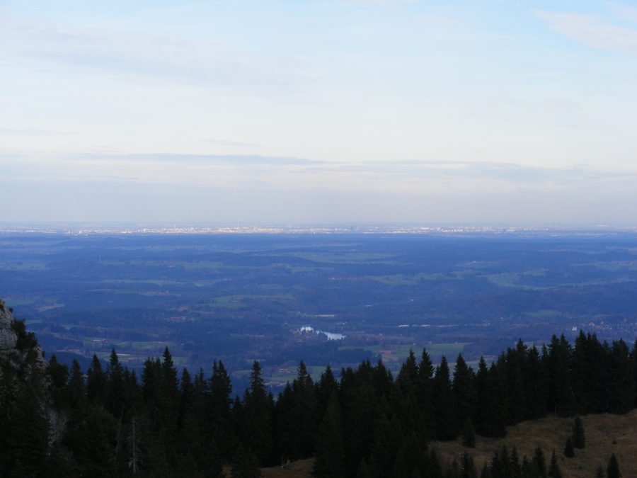 Blick vom Brauneck bei Lenggries nach Norden über die Berglandschaft