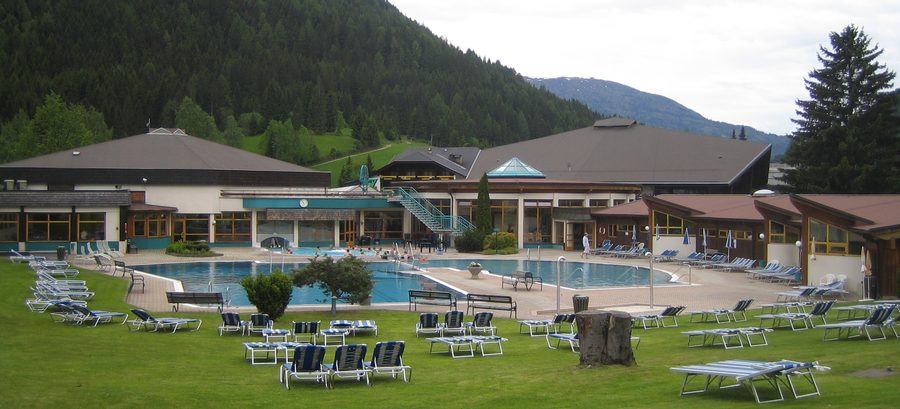 Außenansicht der Therme St. Kathrein in Bad Kleinkirchheim
