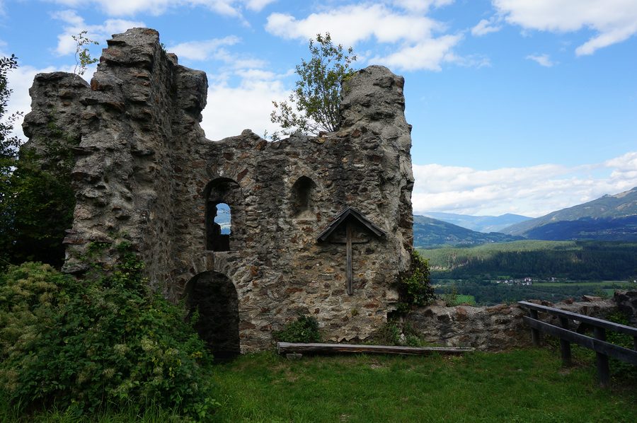 Burgruine Obere Ortenburg in Baldramsdorf in Kärnten