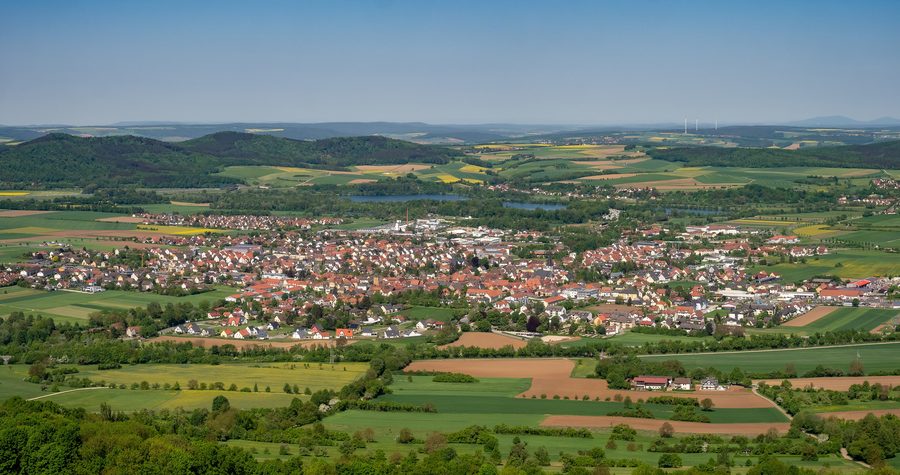 Blick vom Staffelberg auf Bad Staffelstein und die Landschaft des Maintals