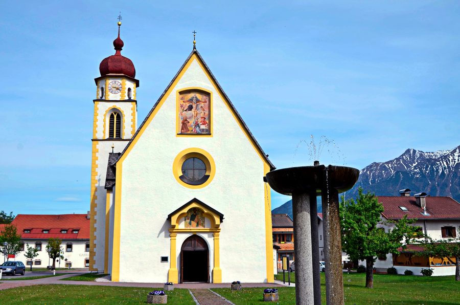 Dreifaltigkeitskirche in Barwies auf dem Mieminger Plateau