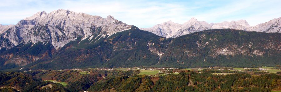 Panoramablick auf Gnadenwald vor dem Karwendelgebirge
