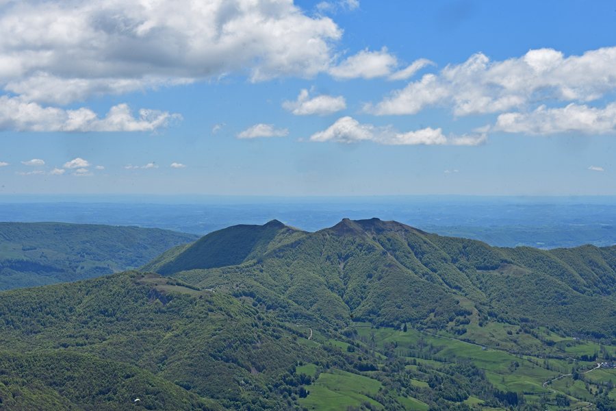 File:Le Claux L'Élancèze seen from Puy Mary.jpg