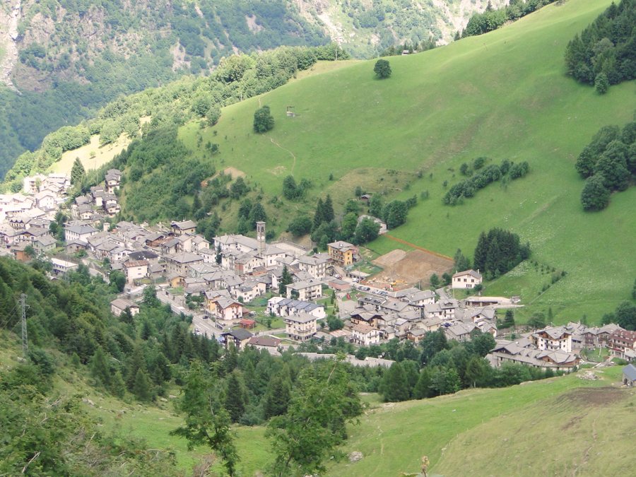 File:Lizzola dall'alto.JPG