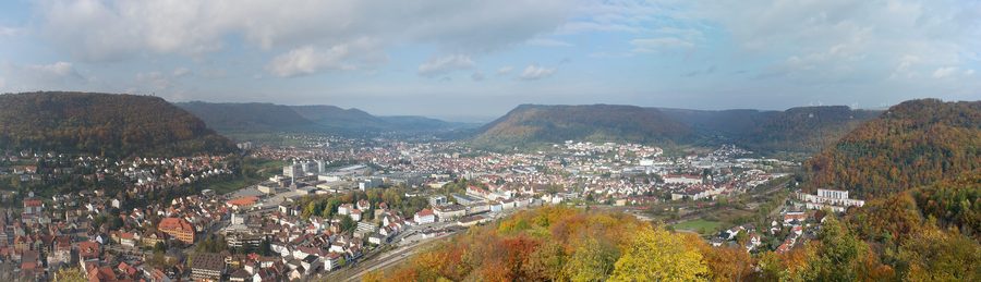Panorama von Geislingen an der Steige mit hügeliger Landschaft