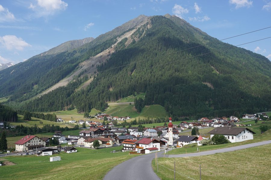 Blick auf Gries im Sellraintal in Tirol