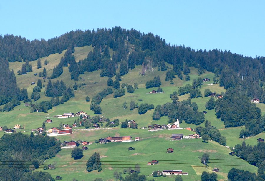 Furna im Prättigau vor alpiner Bergkulisse