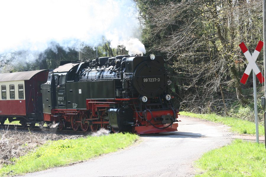 Dampflok der Harzer Schmalspurbahnen auf der Strecke in Richtung Hasselfelde bei Albrechtshaus