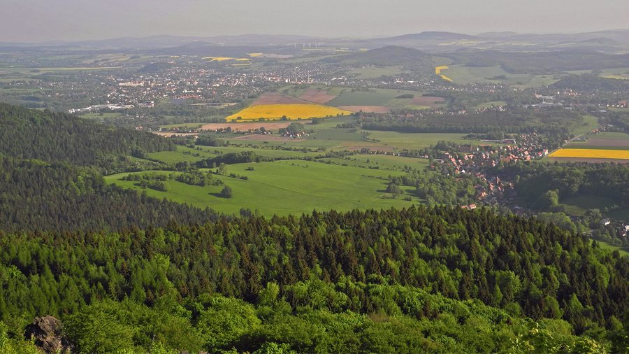 Blick von der Lausche auf Warnsdorf und Waltersdorf im Zittauer Gebirge