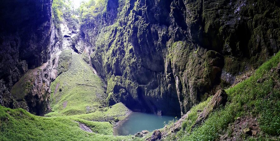 Macocha-Abgrund bei den Punkva-Höhlen in Tschechien