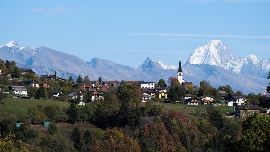 Blick auf Arbaz im Wallis von Savièse aus