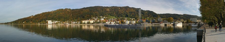 Panorama von Bregenz mit dem Pfänder im Hintergrund