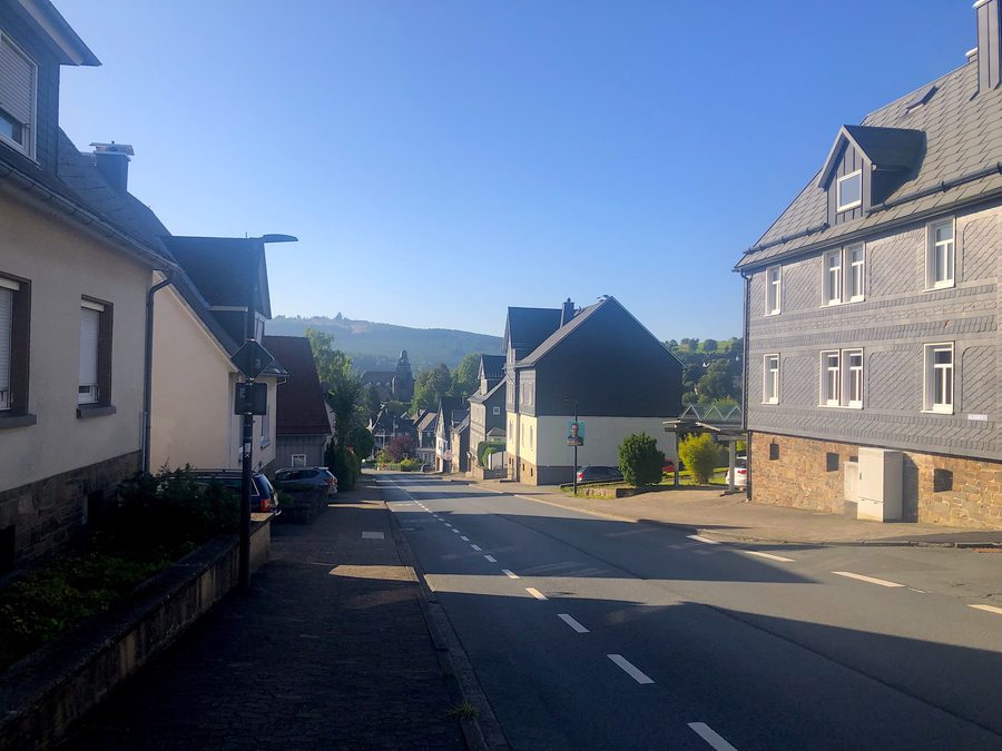 Straße in Erndtebrück im Wittgensteiner Land
