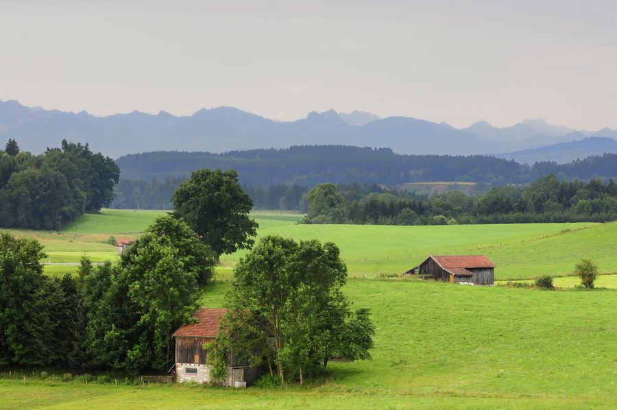 Landschaft im Pfaffenwinkel zwischen Alpen und Ammersee