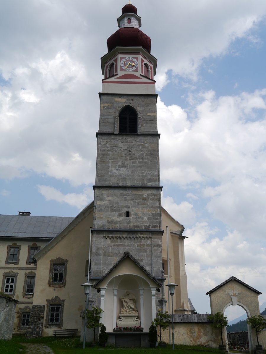Außenansicht der Wallfahrtskirche Maria Luggau im Lesachtal in Kärnten