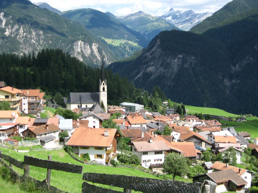 Alvaneu Dorf in Graubünden mit Blick nach Südosten