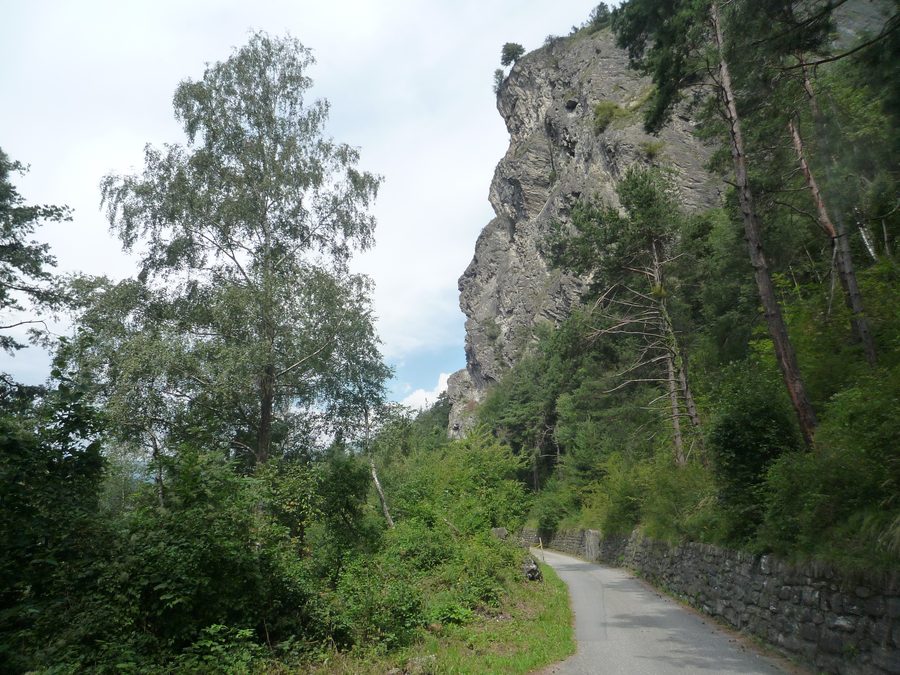 Weg in der Umgebung von Rothenbrunnen im Domleschg